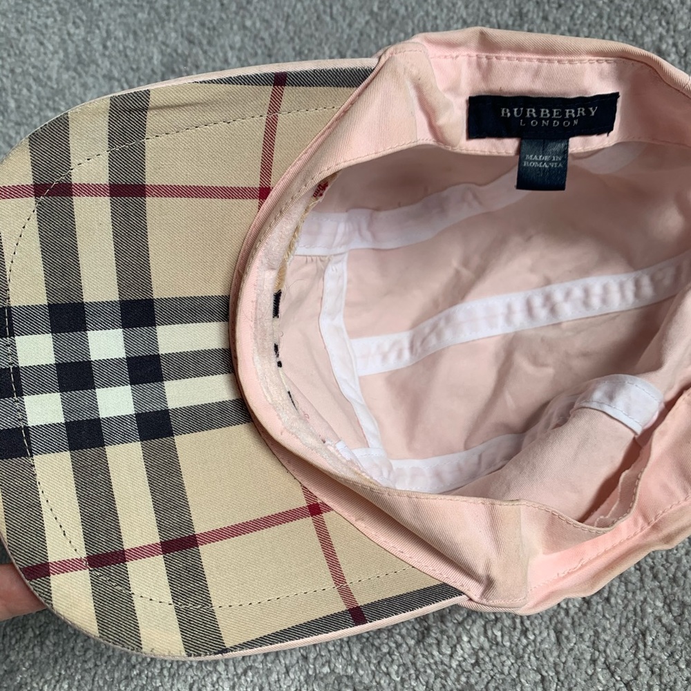 💯Authentic Burberry women’s cap in light pink